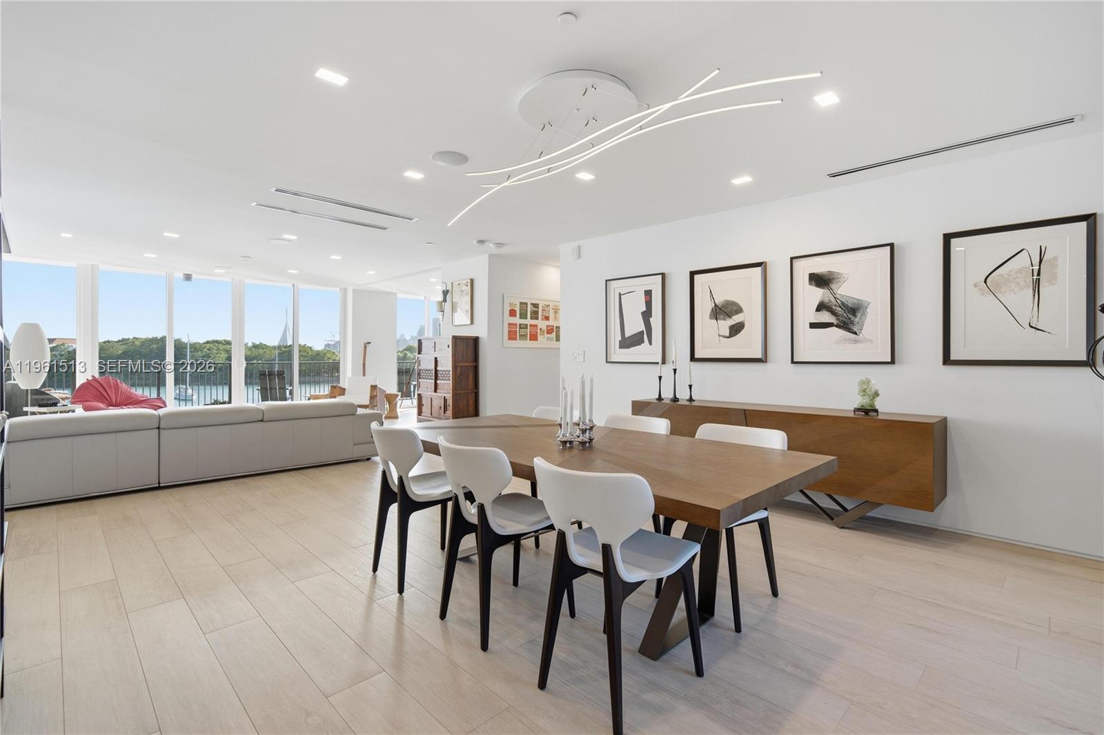 ONE THOUSAND VENETIAN WAY - Residential