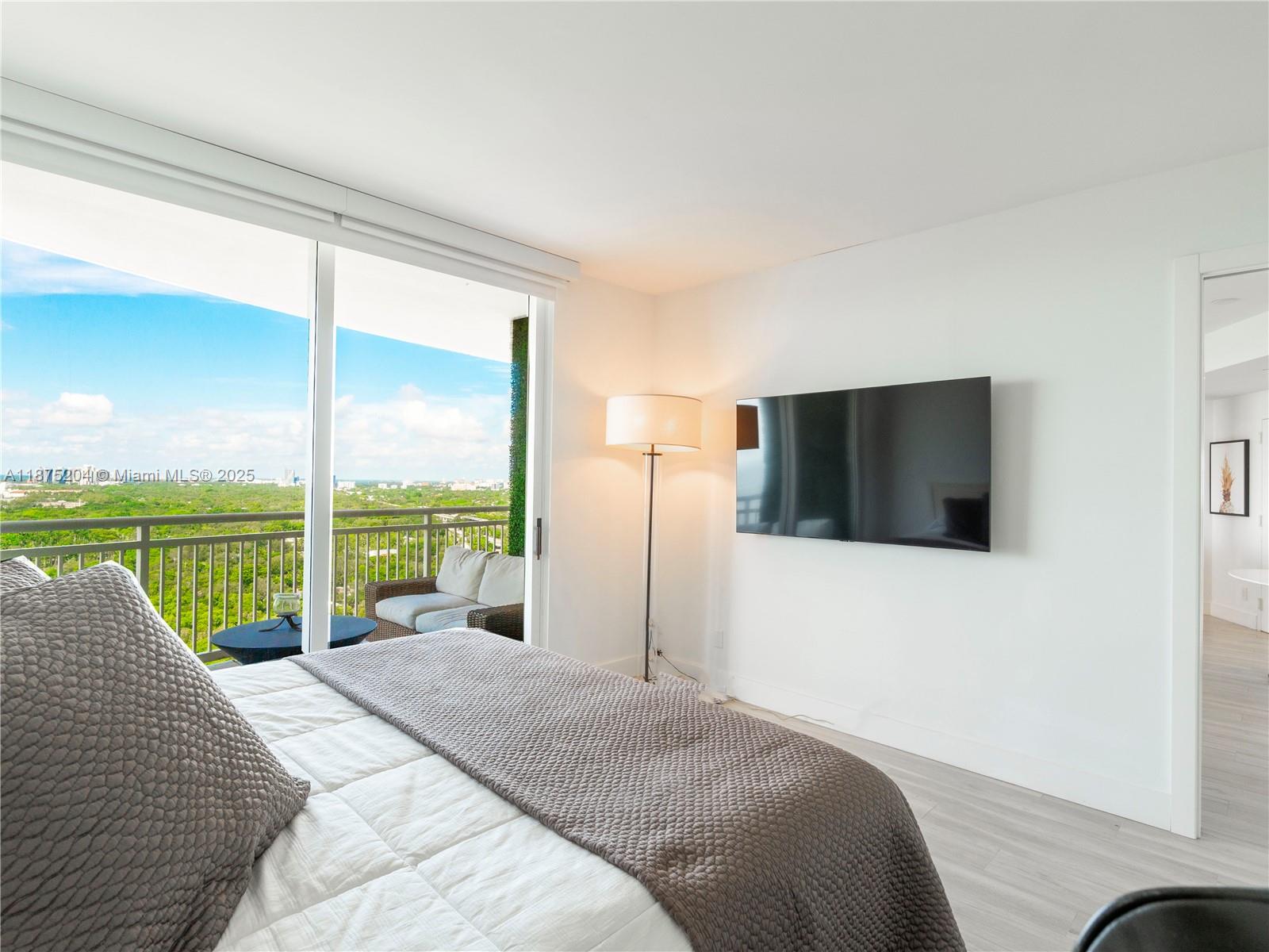 THE METROPOLITAN CONDO - Residential Lease