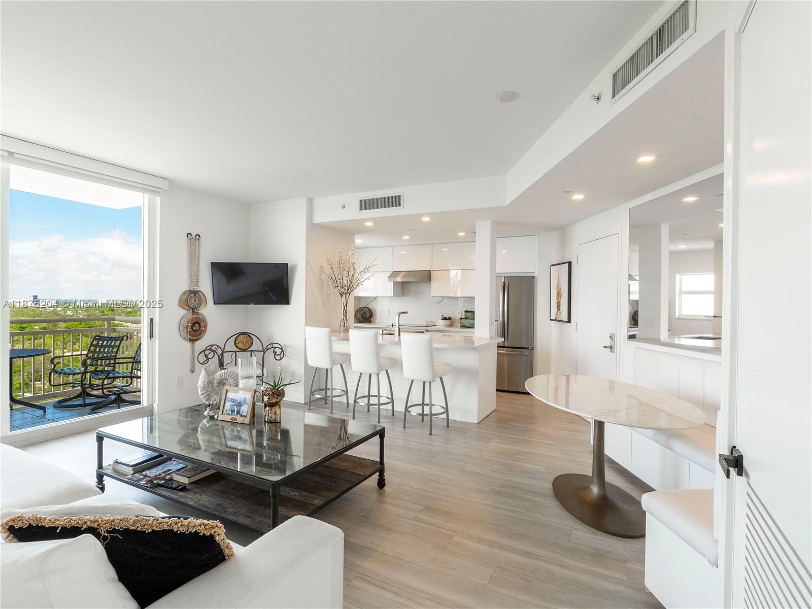 THE METROPOLITAN CONDO - Residential Lease