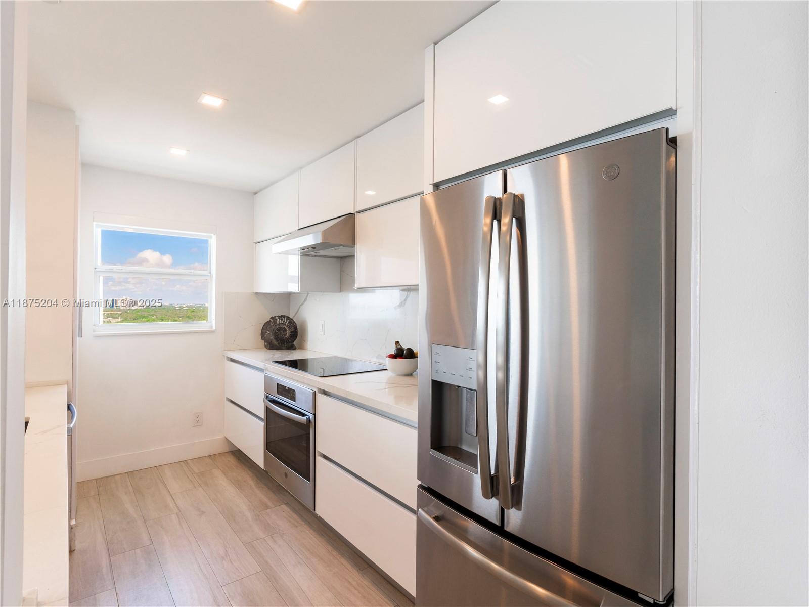 THE METROPOLITAN CONDO - Residential Lease