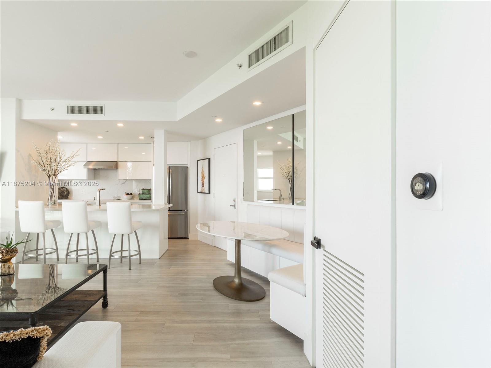 THE METROPOLITAN CONDO - Residential Lease