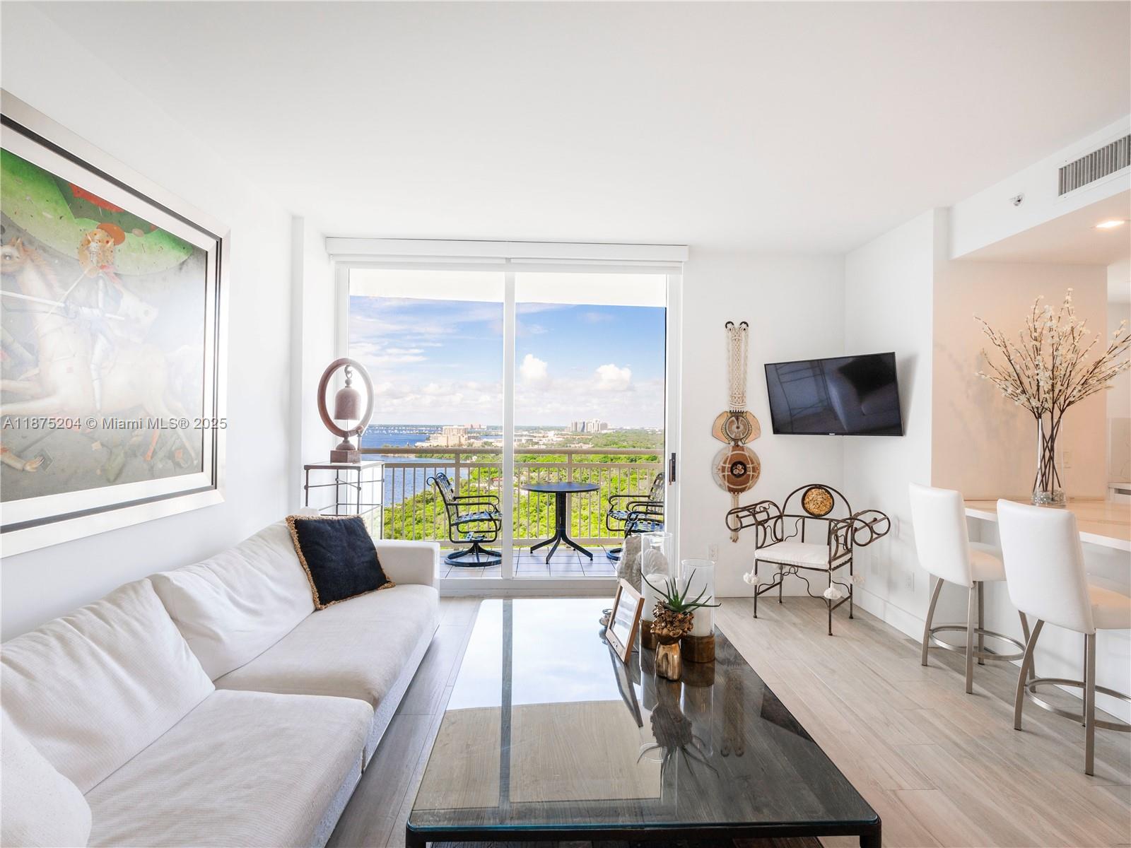 THE METROPOLITAN CONDO - Residential Lease