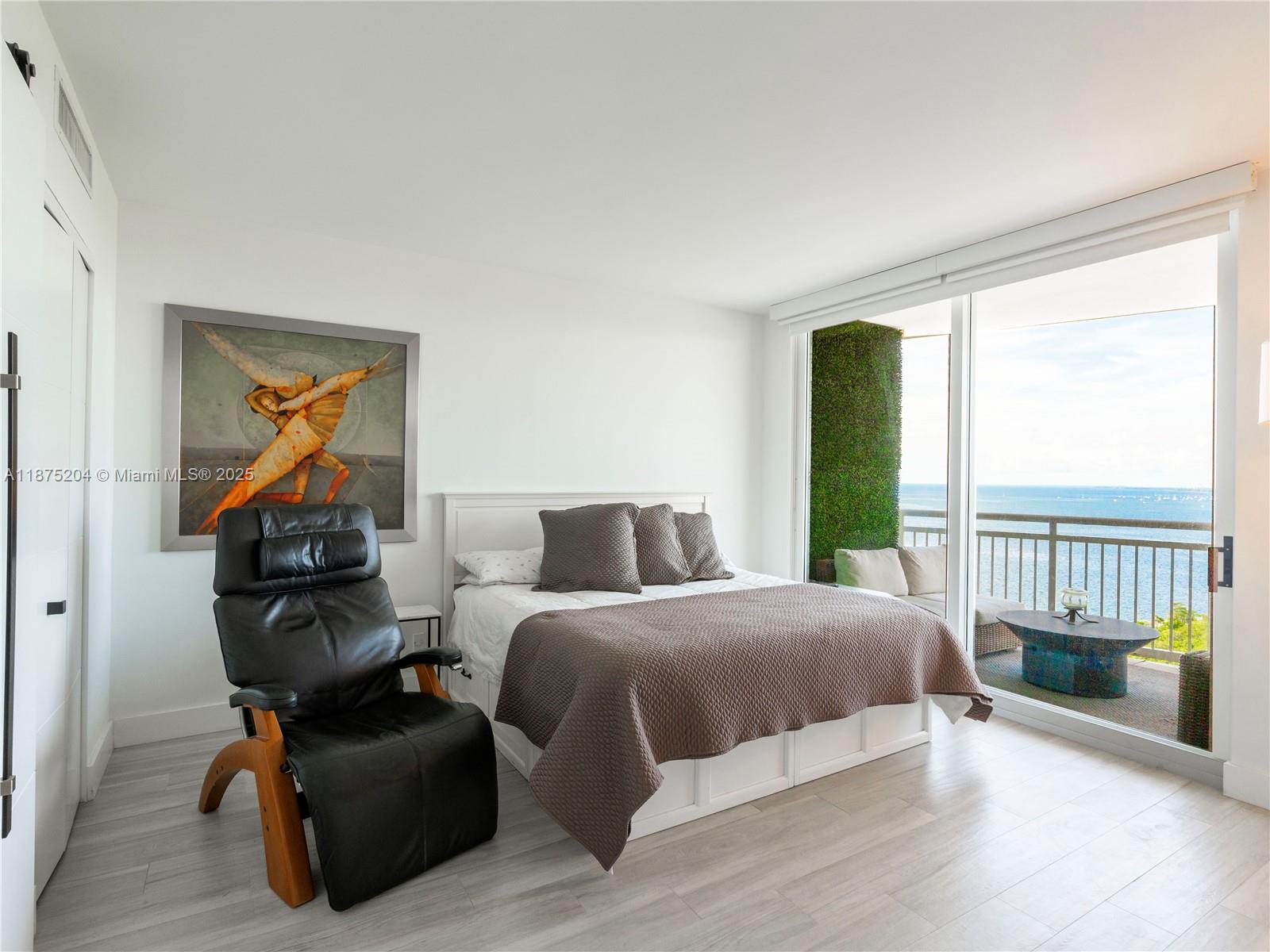 THE METROPOLITAN CONDO - Residential Lease