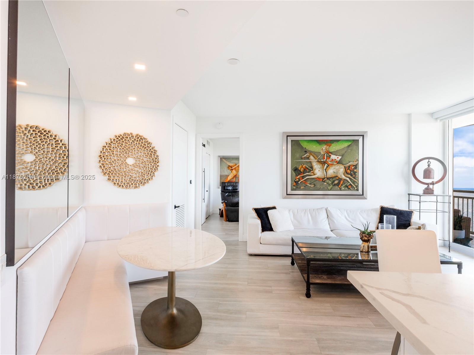 THE METROPOLITAN CONDO - Residential Lease