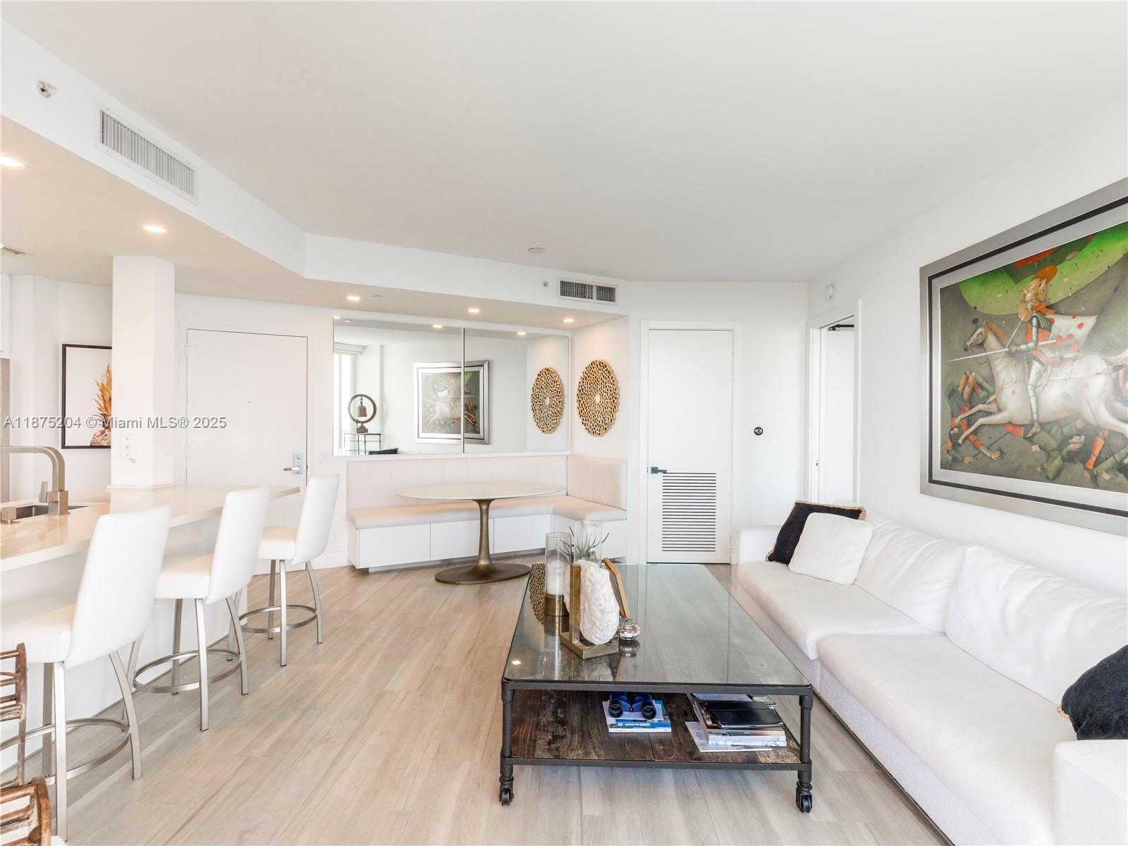 THE METROPOLITAN CONDO - Residential Lease