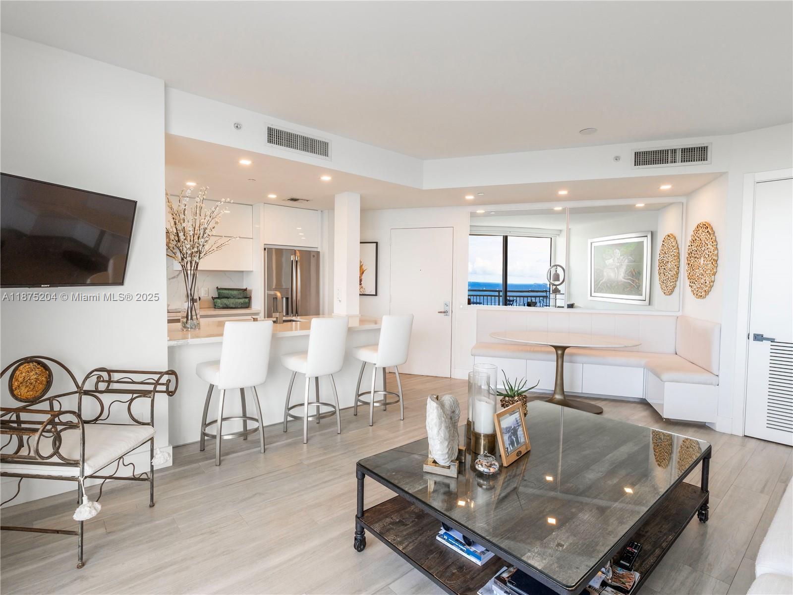 THE METROPOLITAN CONDO - Residential Lease