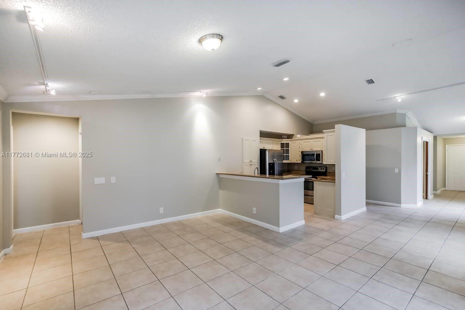 SECTORS 3 & 4 BOUNDARY PL - Residential Lease