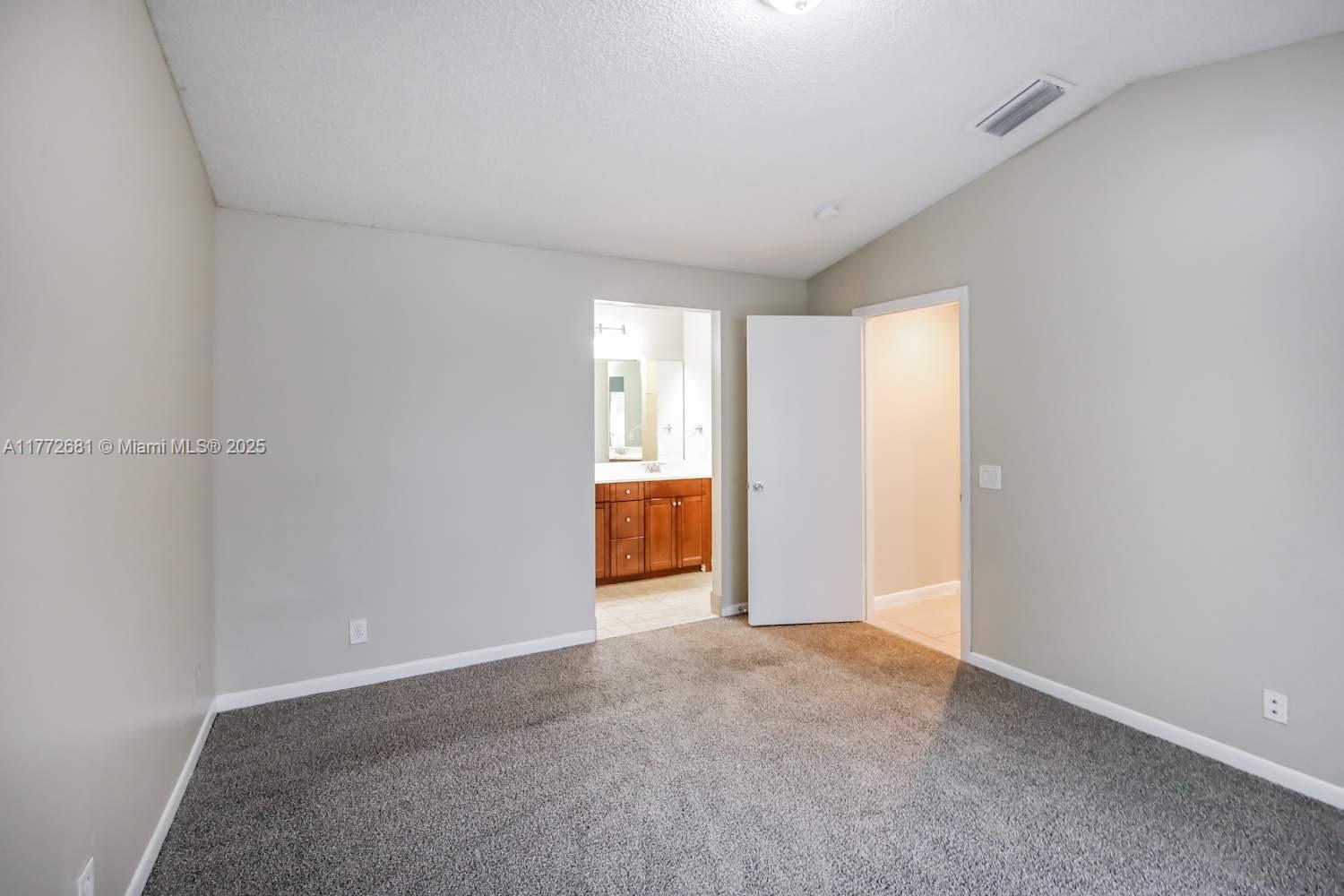 SECTORS 3 & 4 BOUNDARY PL - Residential Lease