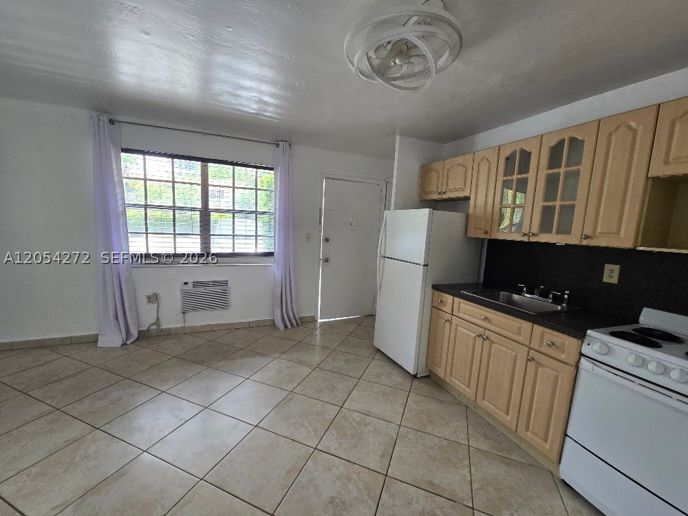 BEACH MANOR CONDO - Residential Lease