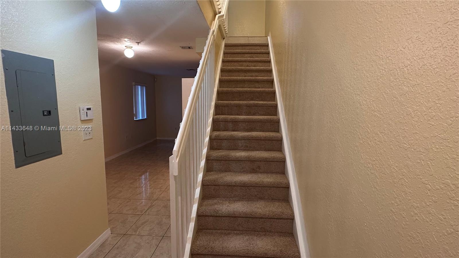 AQUA VISTA TOWNHOMES COND - Residential