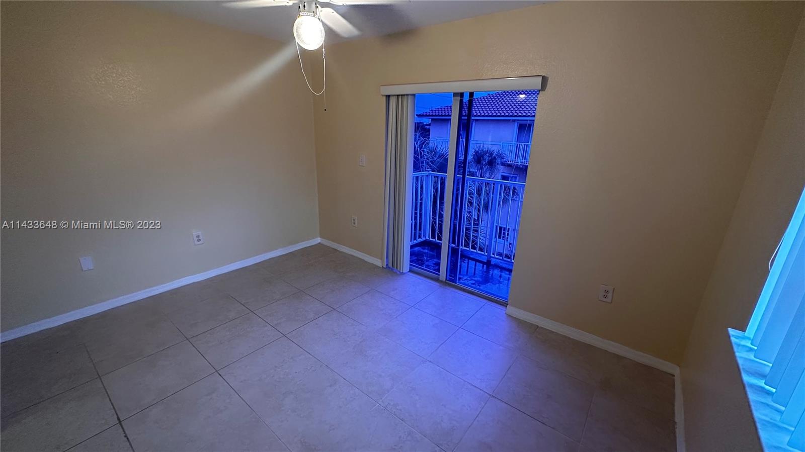 AQUA VISTA TOWNHOMES COND - Residential