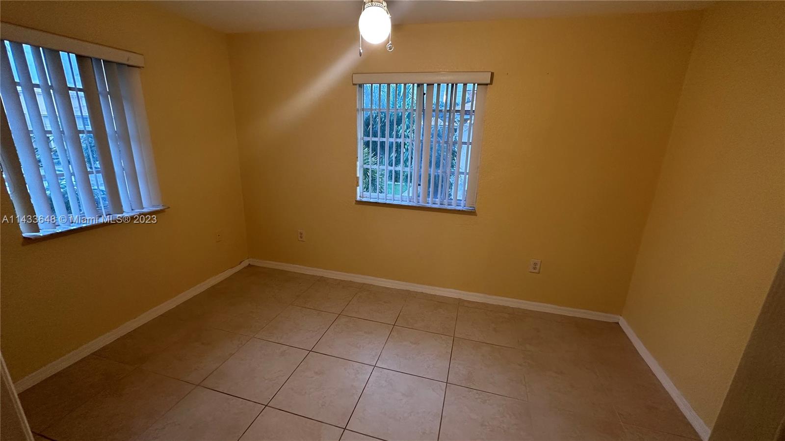 AQUA VISTA TOWNHOMES COND - Residential