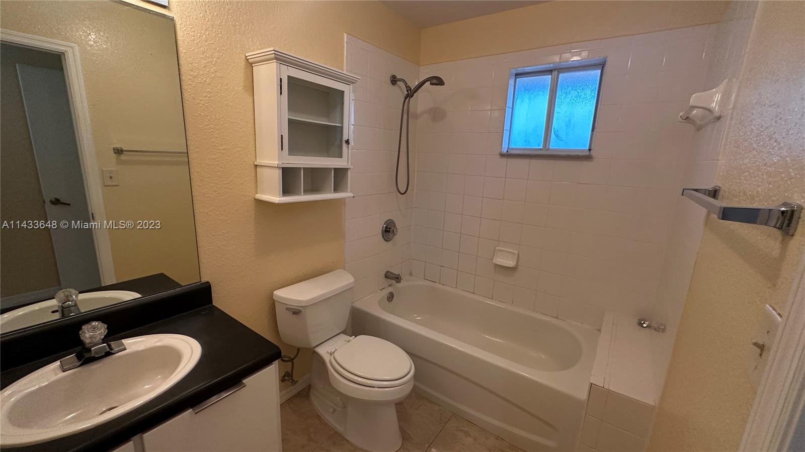 AQUA VISTA TOWNHOMES COND - Residential