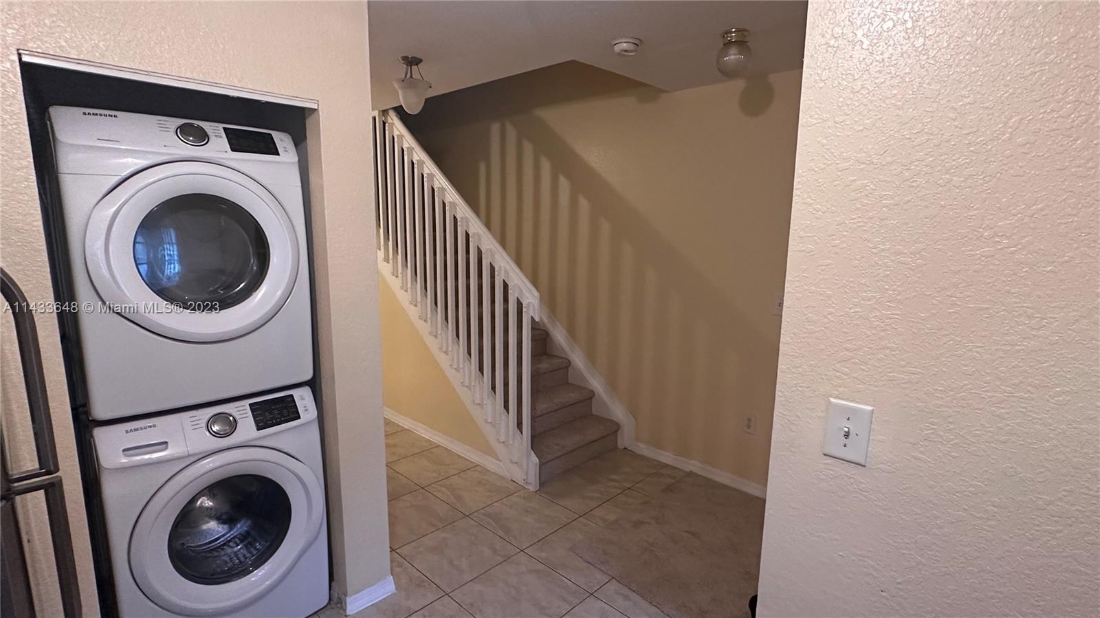 AQUA VISTA TOWNHOMES COND - Residential