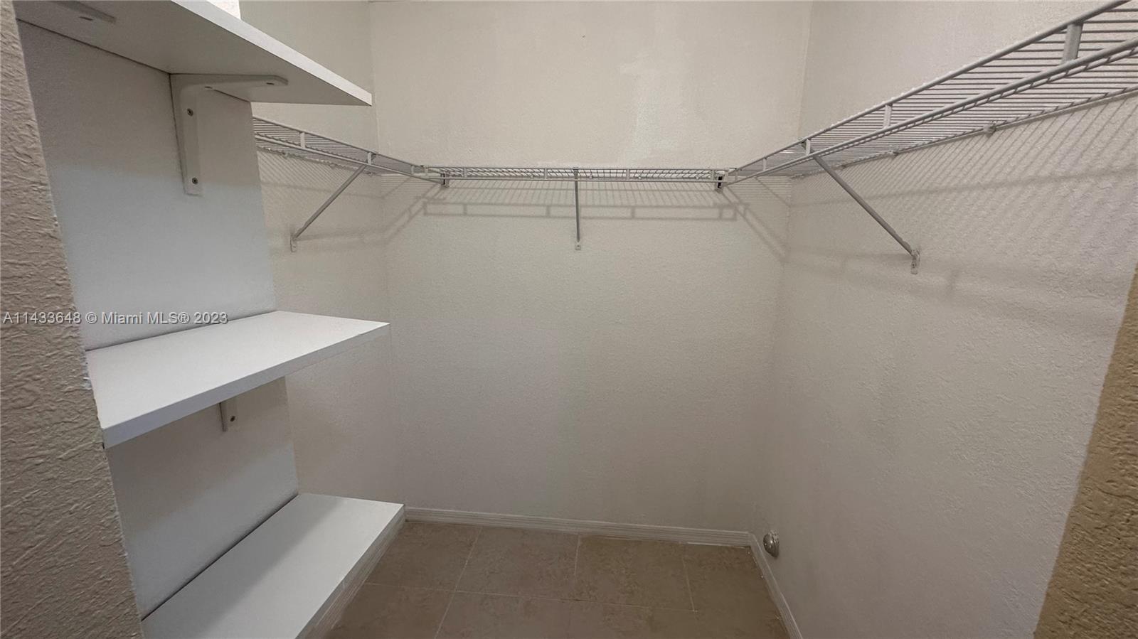 AQUA VISTA TOWNHOMES COND - Residential
