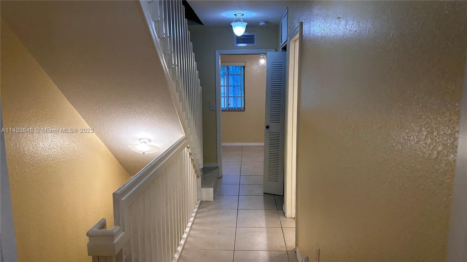 AQUA VISTA TOWNHOMES COND - Residential