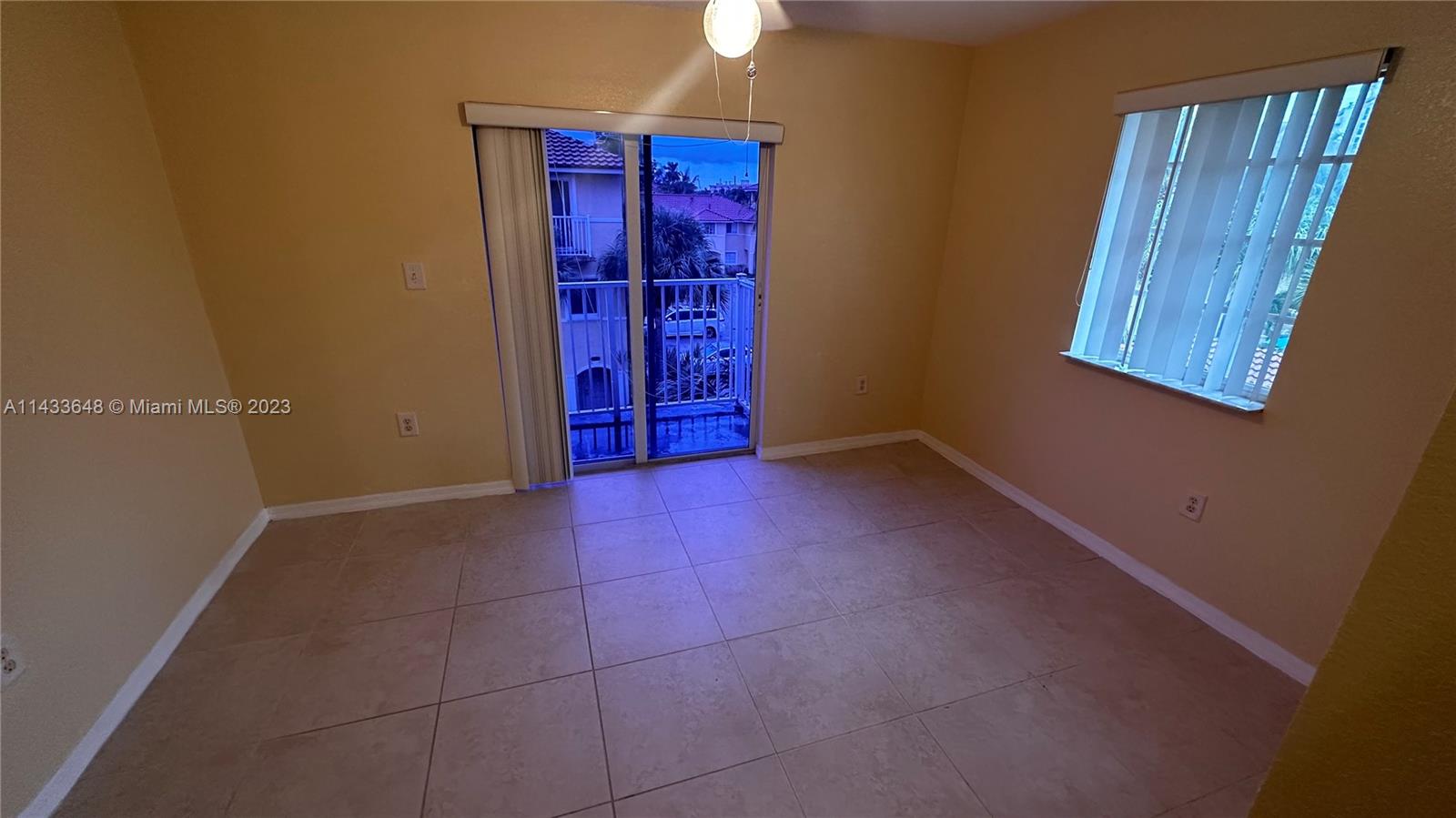 AQUA VISTA TOWNHOMES COND - Residential