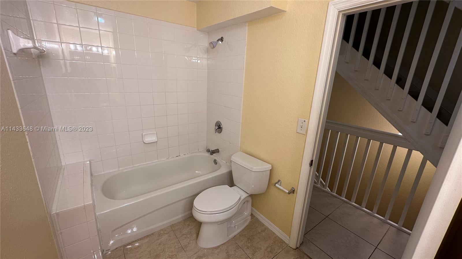 AQUA VISTA TOWNHOMES COND - Residential