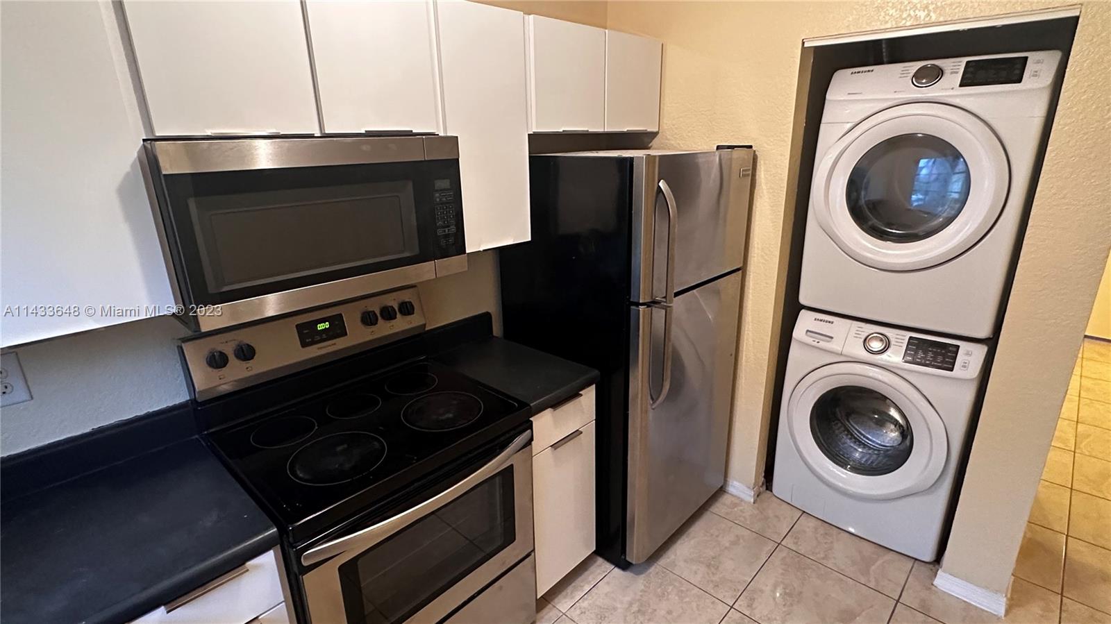 AQUA VISTA TOWNHOMES COND - Residential