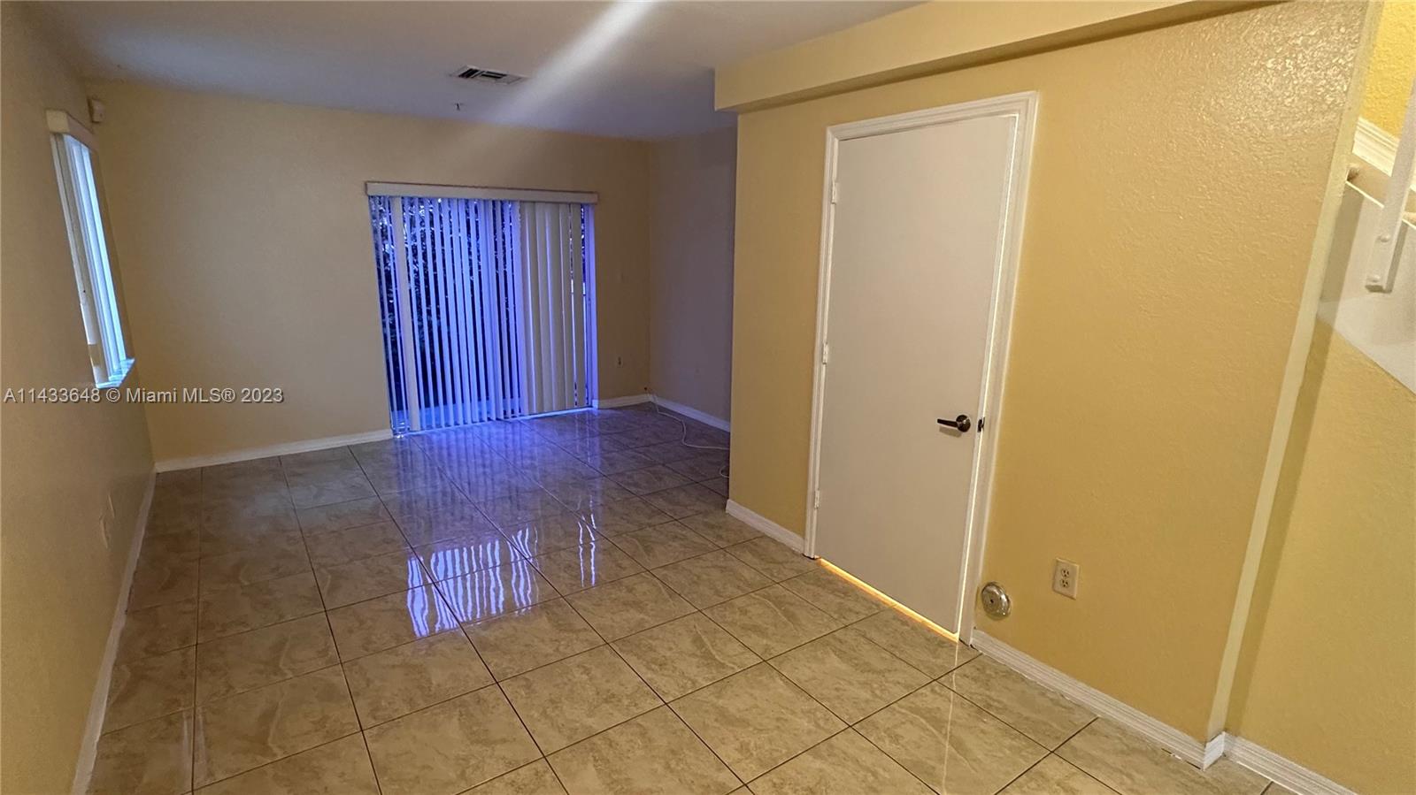 AQUA VISTA TOWNHOMES COND - Residential