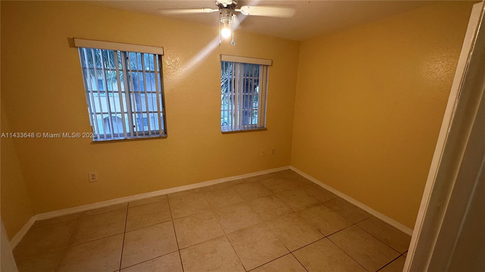 AQUA VISTA TOWNHOMES COND - Residential