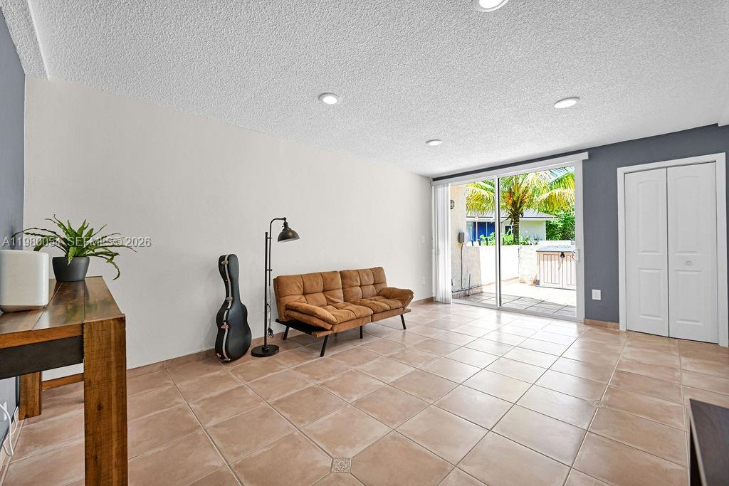OAKVIEW CONDO NO 2 - Residential