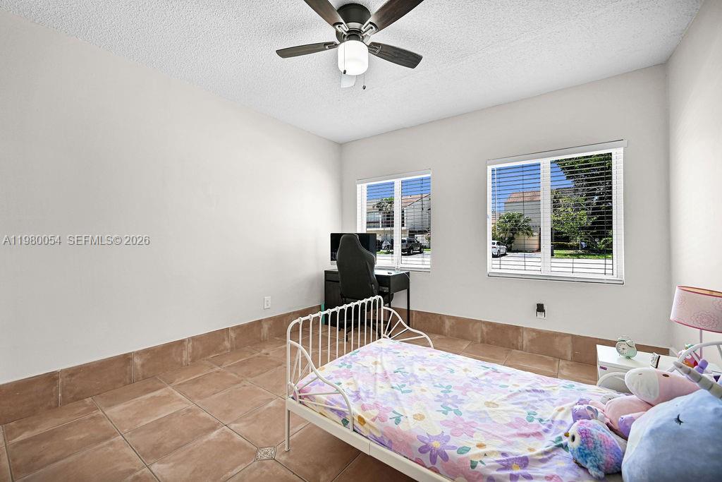OAKVIEW CONDO NO 2 - Residential