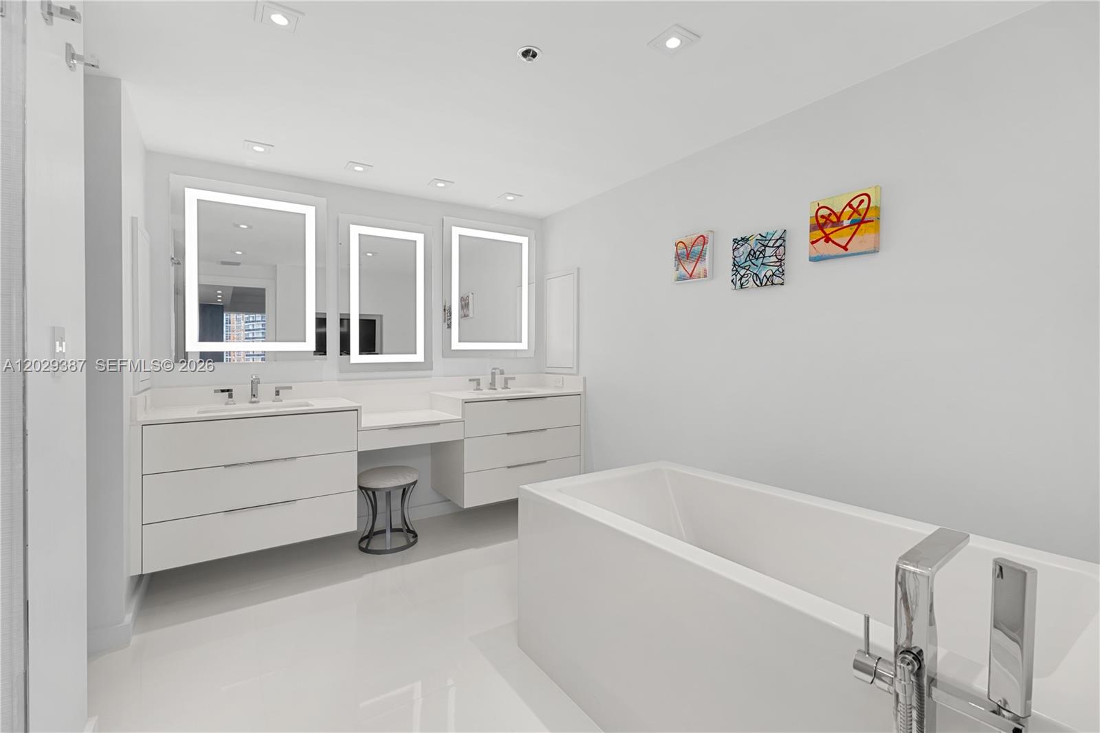 KENILWORTH CONDO - Residential