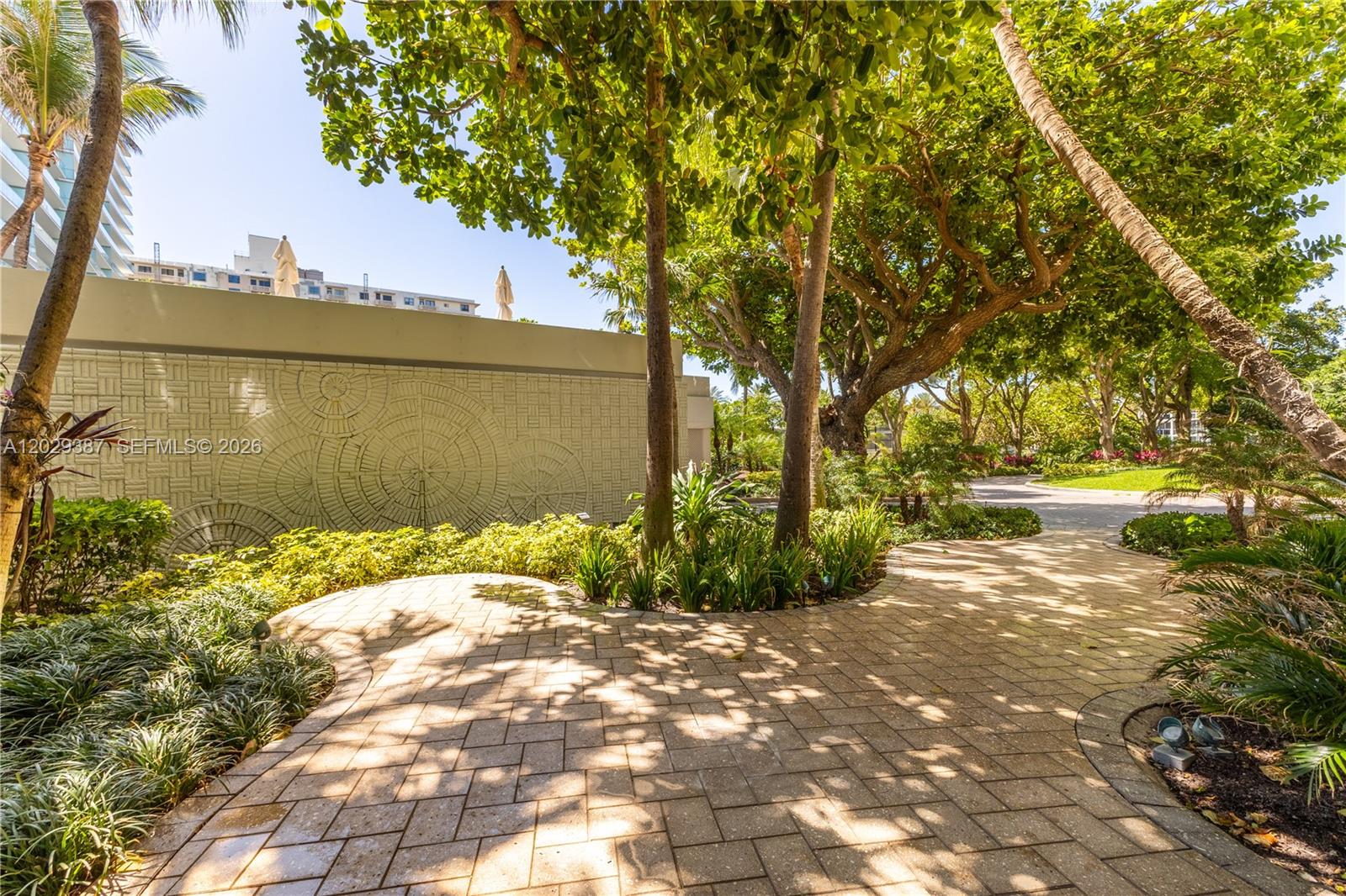 KENILWORTH CONDO - Residential