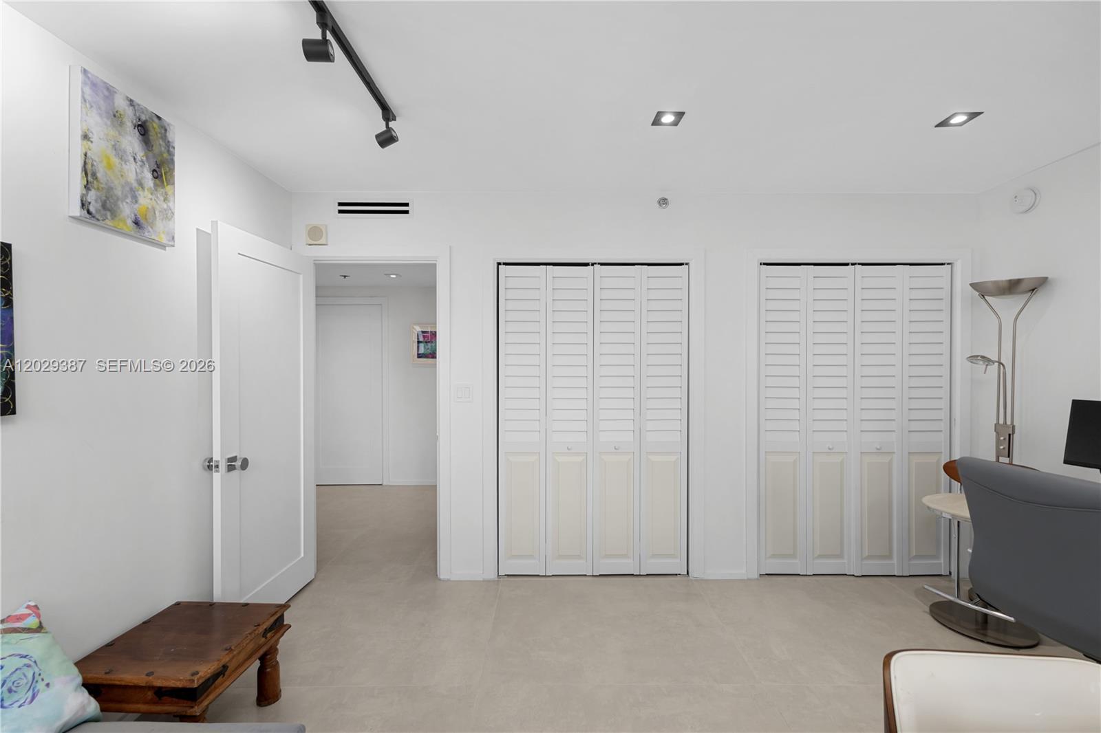 KENILWORTH CONDO - Residential