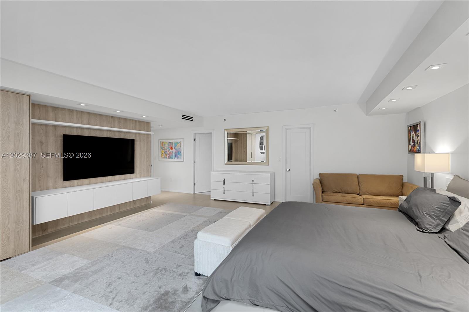 KENILWORTH CONDO - Residential