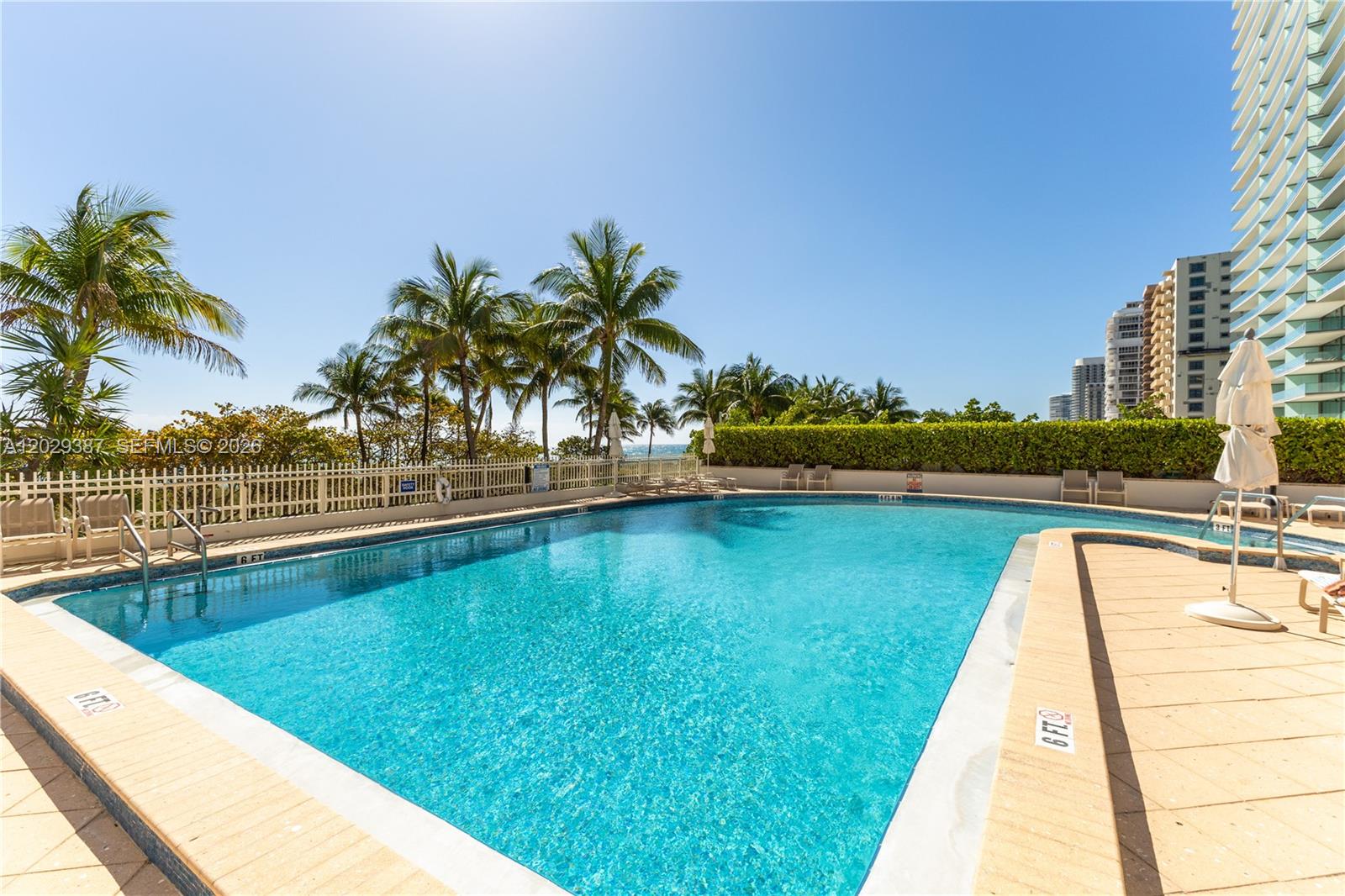KENILWORTH CONDO - Residential