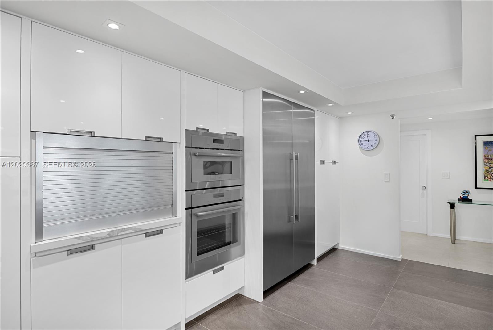 KENILWORTH CONDO - Residential