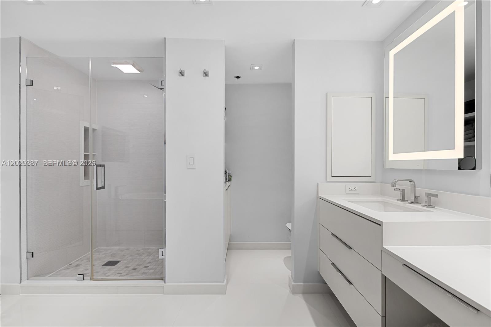 KENILWORTH CONDO - Residential