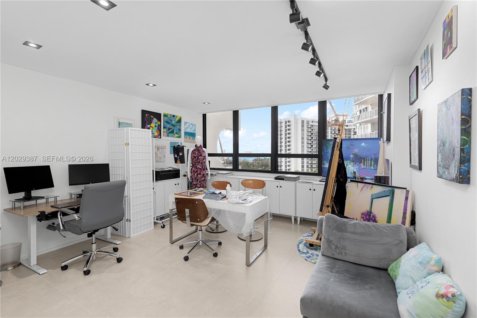 KENILWORTH CONDO - Residential