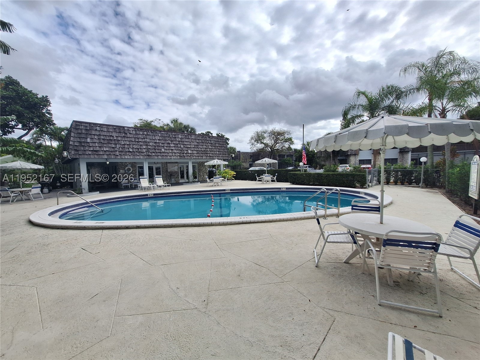 Oakland Shores is a private, gated condominium community located in Oakland Park, Florida. It's known for
offering a peaceful and secure environment for residents while also being close to the vibrant Fort Lauderdale
area. The community is conveniently close to major roads such as I-95, offering easy access to Fort Lauderdale,
beaches, shopping, dining, and entertainment. It's also a short drive to the Fort Lauderdale International Airport
and the famous Las Olas Bvld. Oakland Shores is a pet-friendly community. The apartment is spacious with
remodeled Kitchen and bathrooms. Stainless steel appliances. Private screened balcony overlooking the garden.
Comes with 1 assigned parking. The complex includes features like community pool, fitness center, Clubhouse for
gatherings or events, etc.