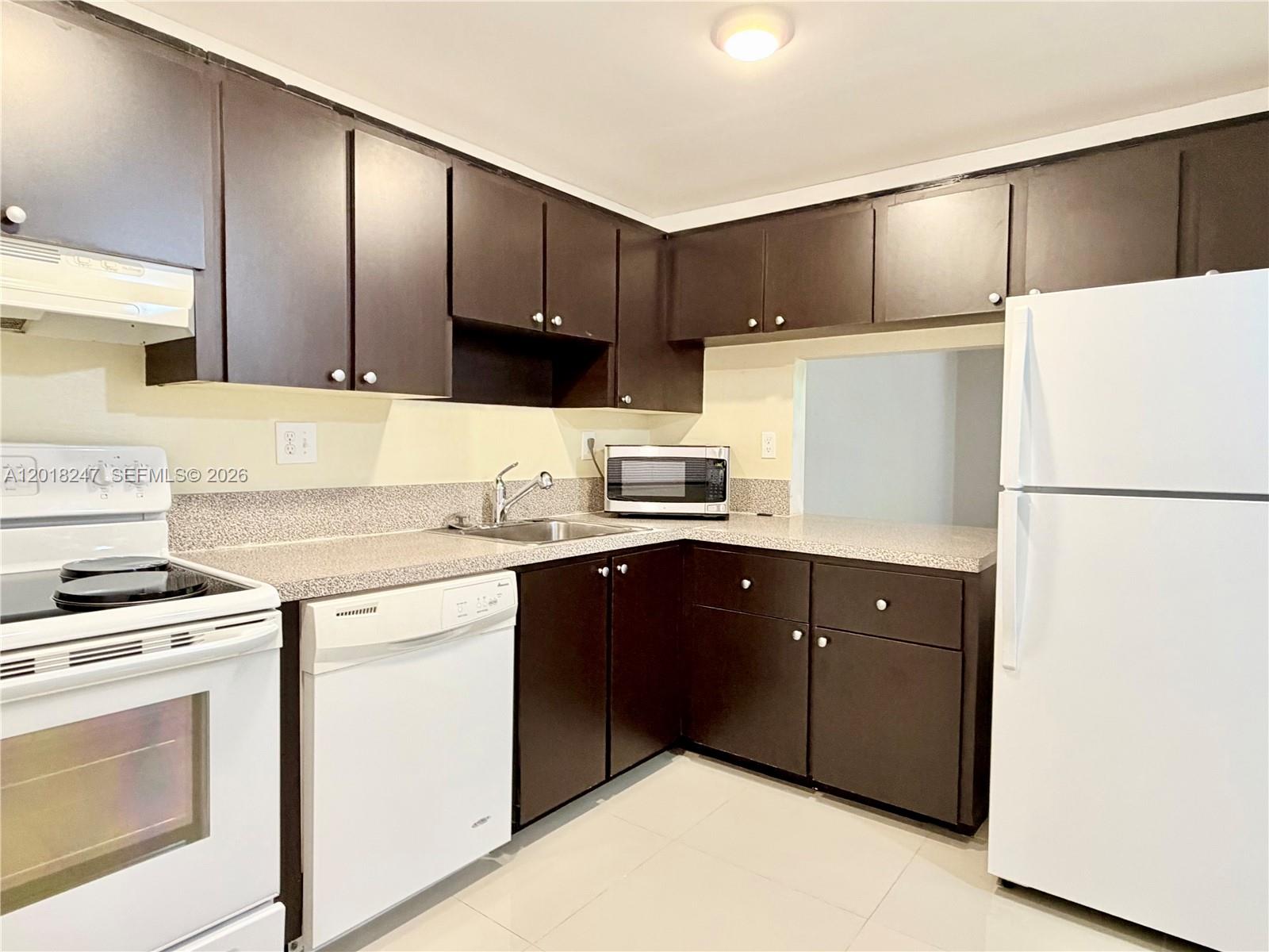 LAGO WEST CONDOMINIUM - Residential
