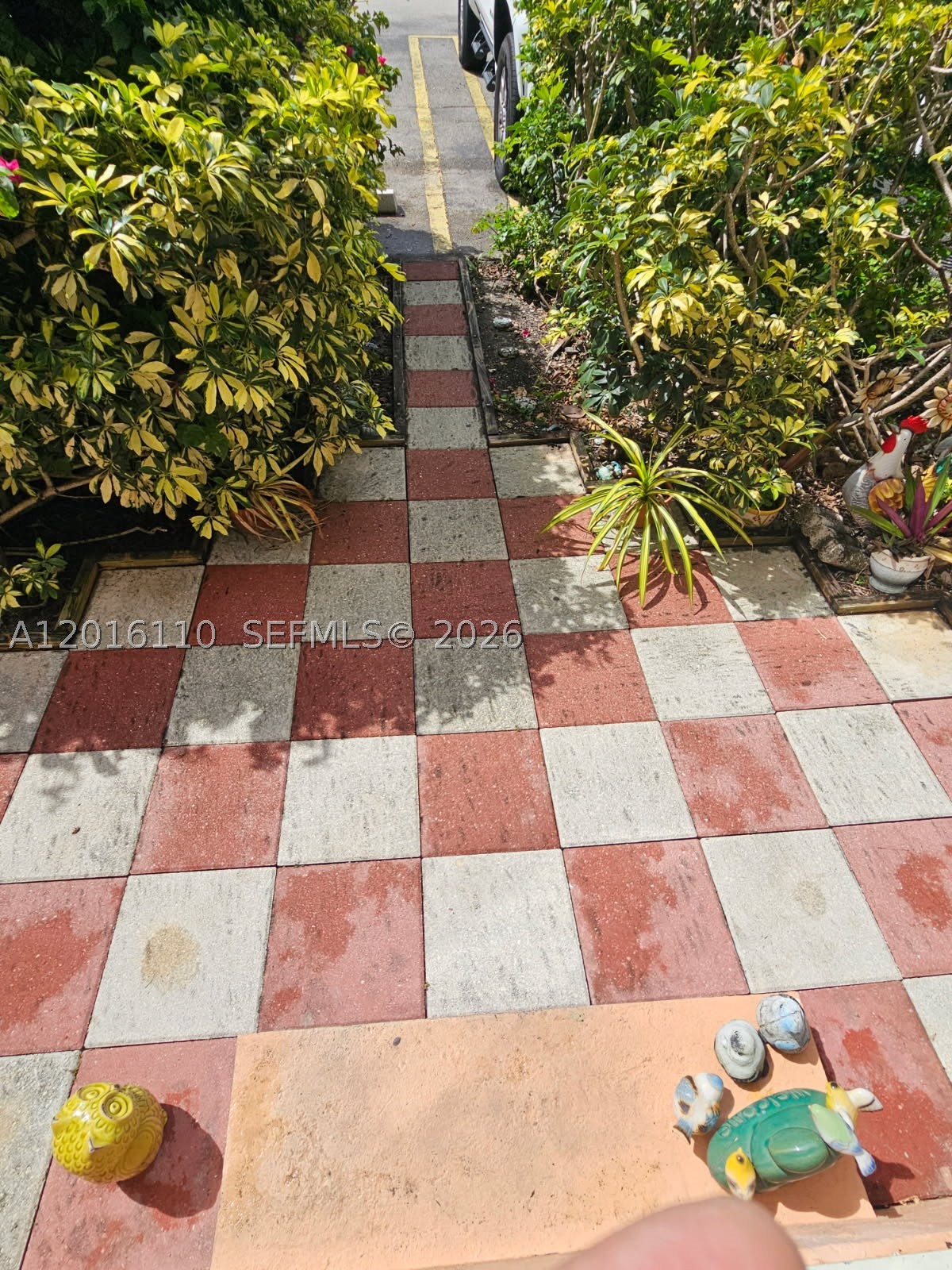 VERSAILLES GARDENS II CON - Residential