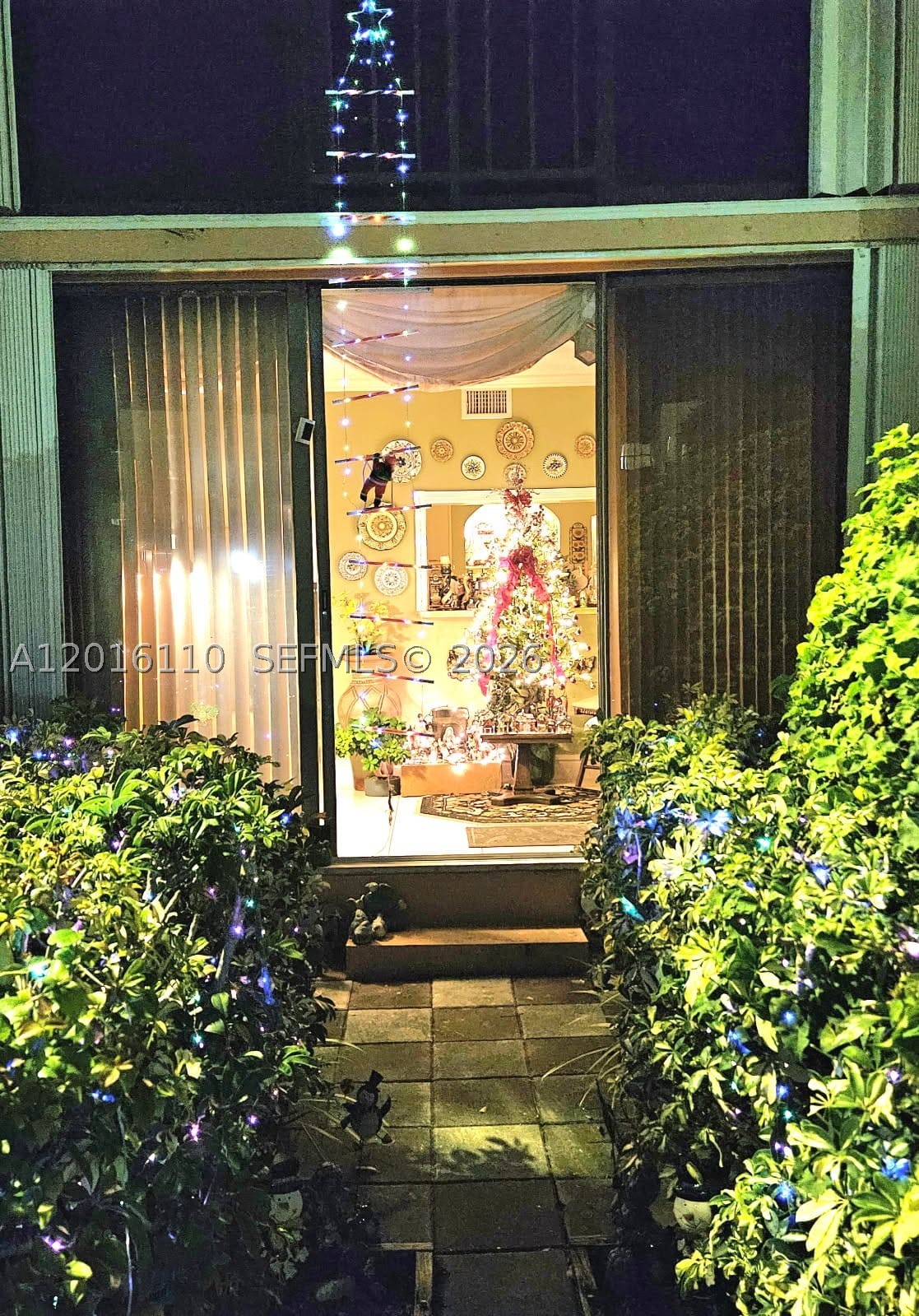 VERSAILLES GARDENS II CON - Residential