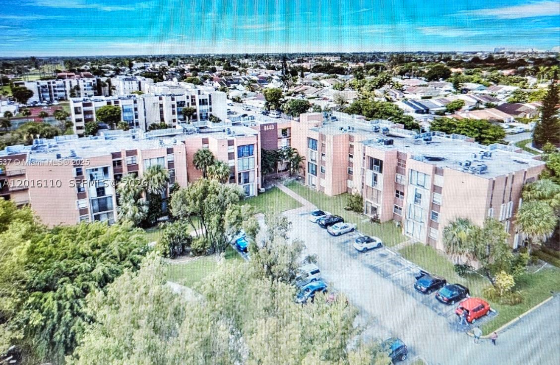 VERSAILLES GARDENS II CON - Residential