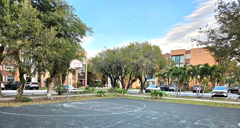 VERSAILLES GARDENS II CON - Residential