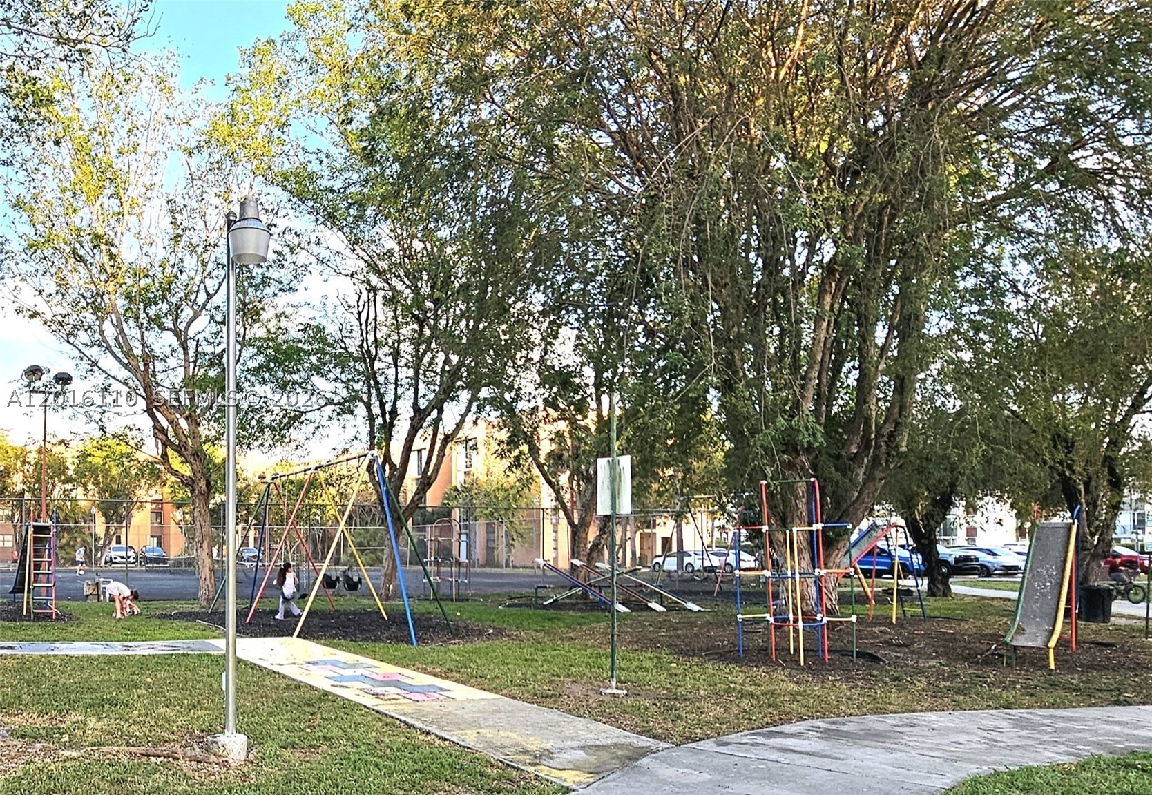 VERSAILLES GARDENS II CON - Residential