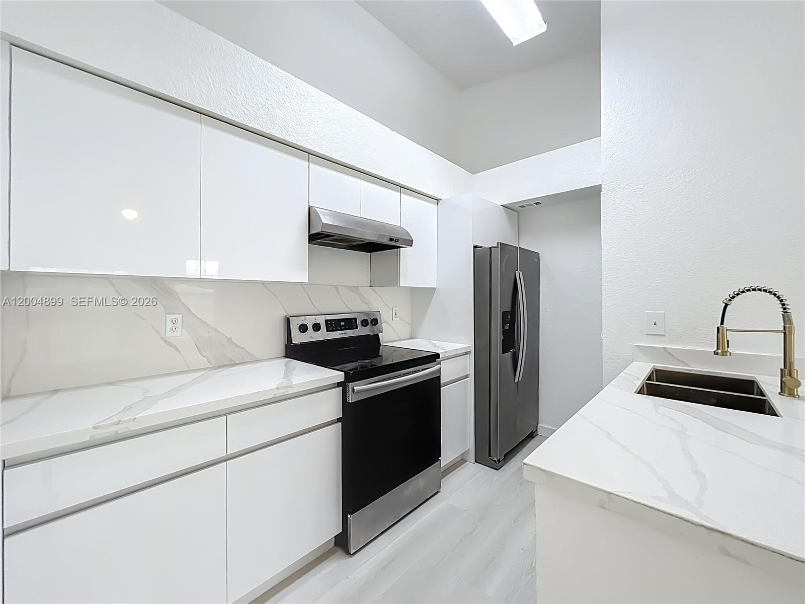 Renovated 2-bedroom, 2-bath, waterview unit! Updated kitchen and bathrooms featuring golden tesalia quartz countertops and brand new soft close custom cabinets. The unit is on the top floor with vaulted ceilings. This resort style gated community features 5 sparkling pools, a multi-level fitness center, yoga and aerobic studios, full size basketball court, racquetball court, movie room, lighted tennis courts, hot tub and dry sauna, on site sports bar, and convenience store. Community has 24-hour manned security and is close to Universal Studios, shopping outlets, dining, entertainment, and downtown Orlando. Easy access to I-4, 408, 417, 528, and the Florida Turnpike.