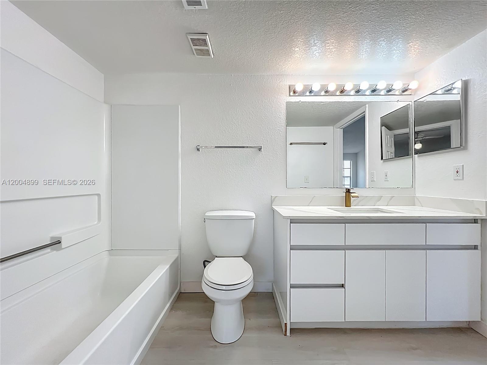 Belmont/PK CENTRAL CONDO - Residential