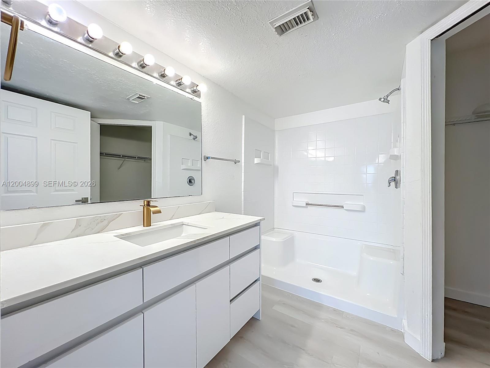 Belmont/PK CENTRAL CONDO - Residential