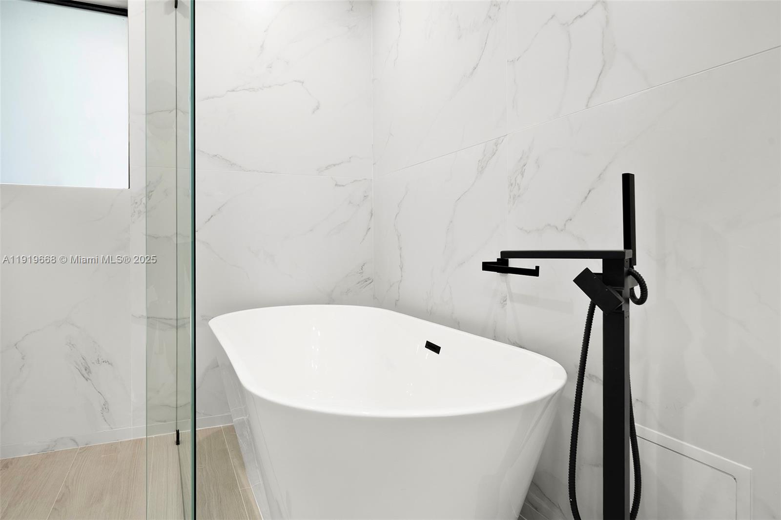 PARIS ESTS - Residential Lease