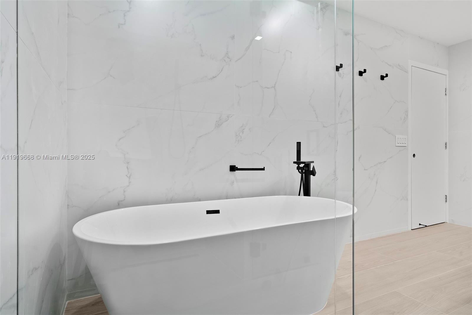 PARIS ESTS - Residential Lease
