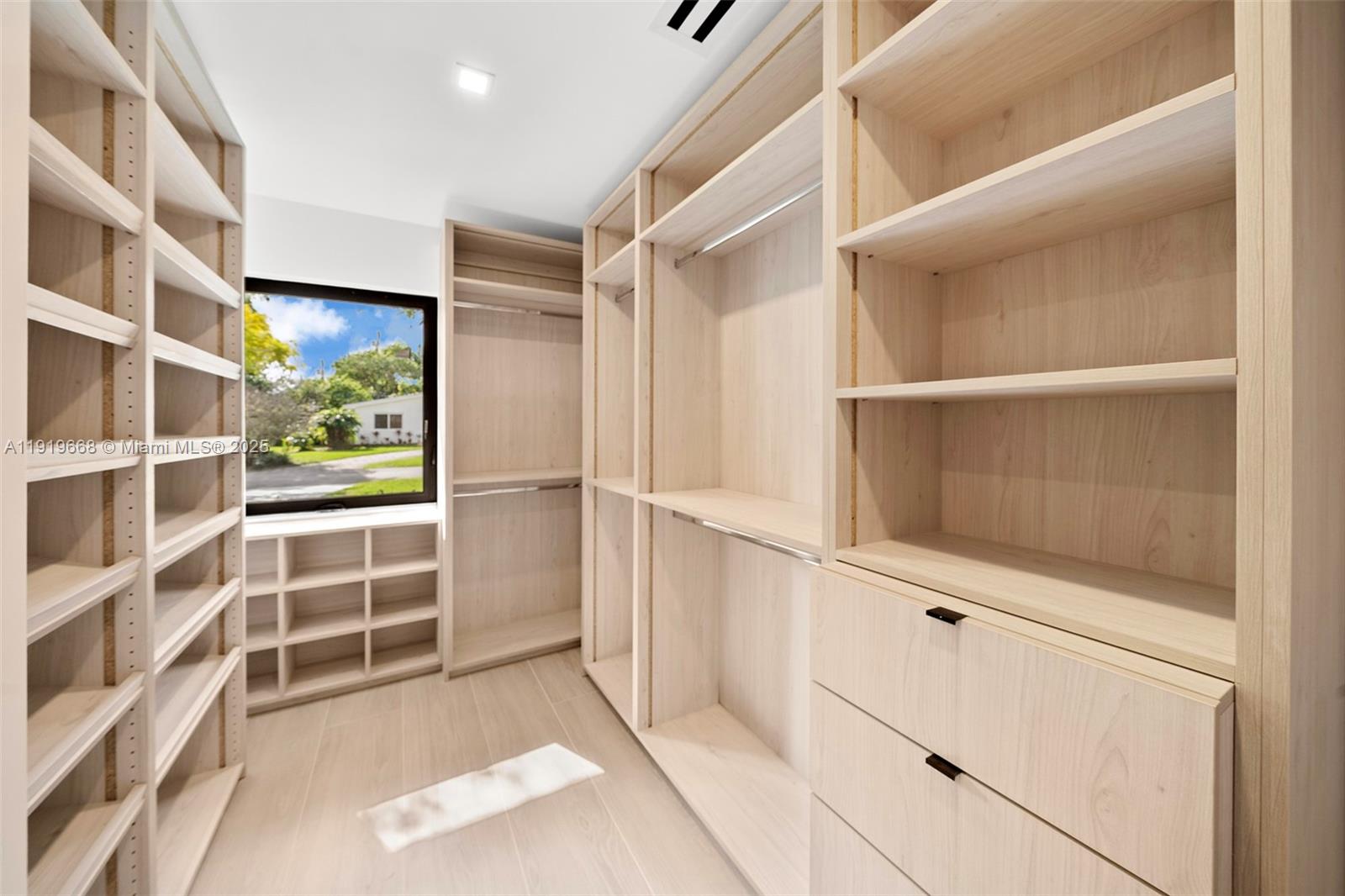 PARIS ESTS - Residential Lease