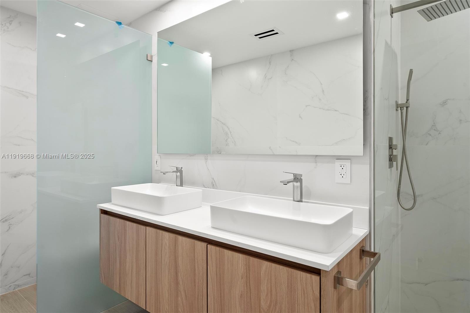 PARIS ESTS - Residential Lease