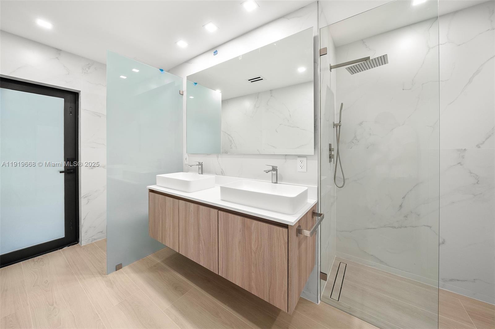 PARIS ESTS - Residential Lease
